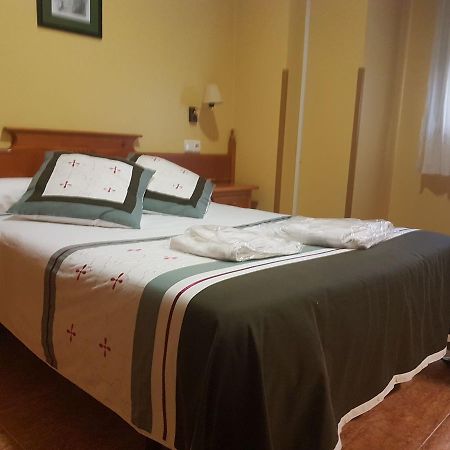 Hostal Los Nogales Кангас дел Нарсеа Екстериор снимка