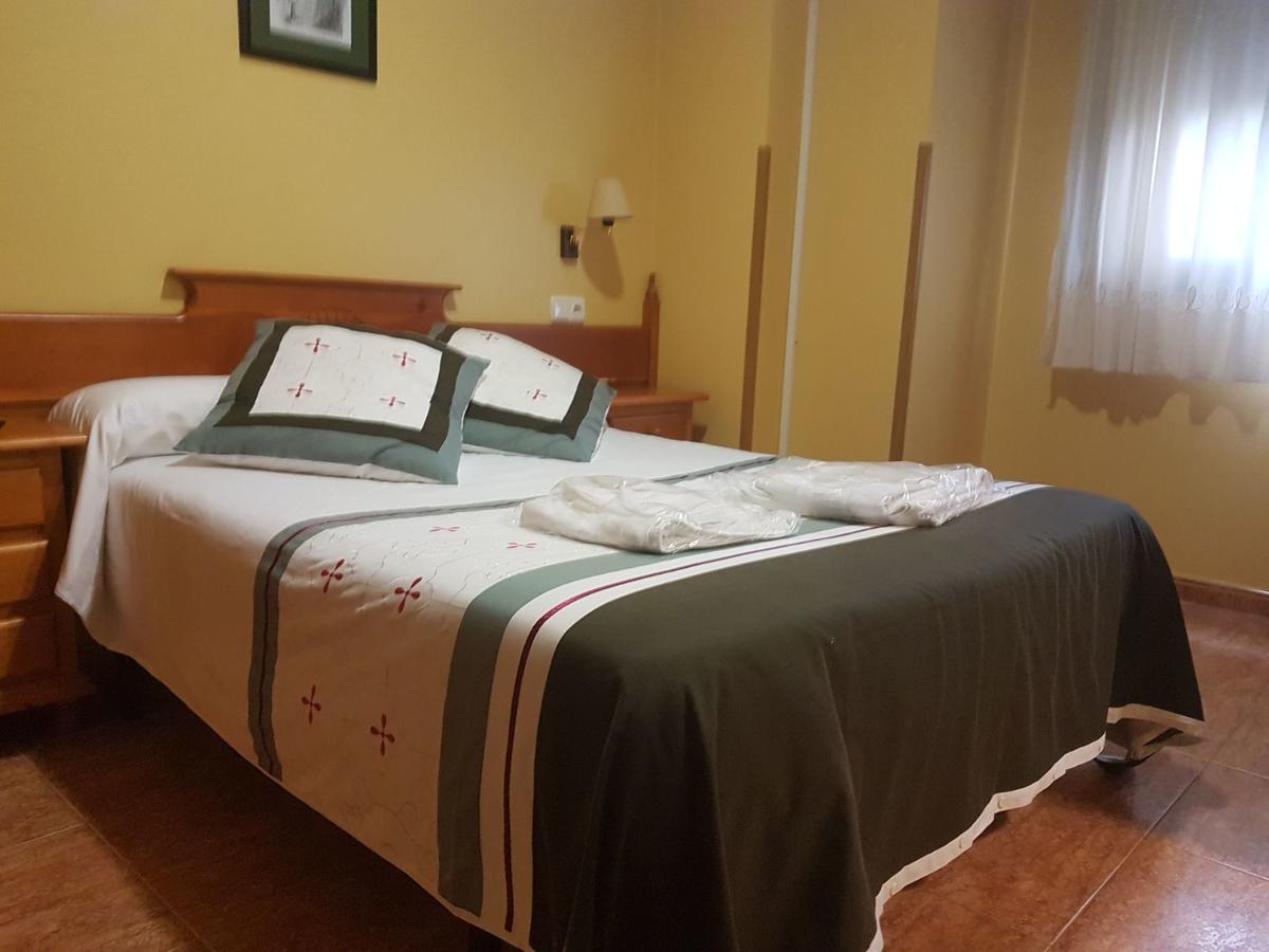 Hostal Los Nogales Кангас дел Нарсеа Екстериор снимка