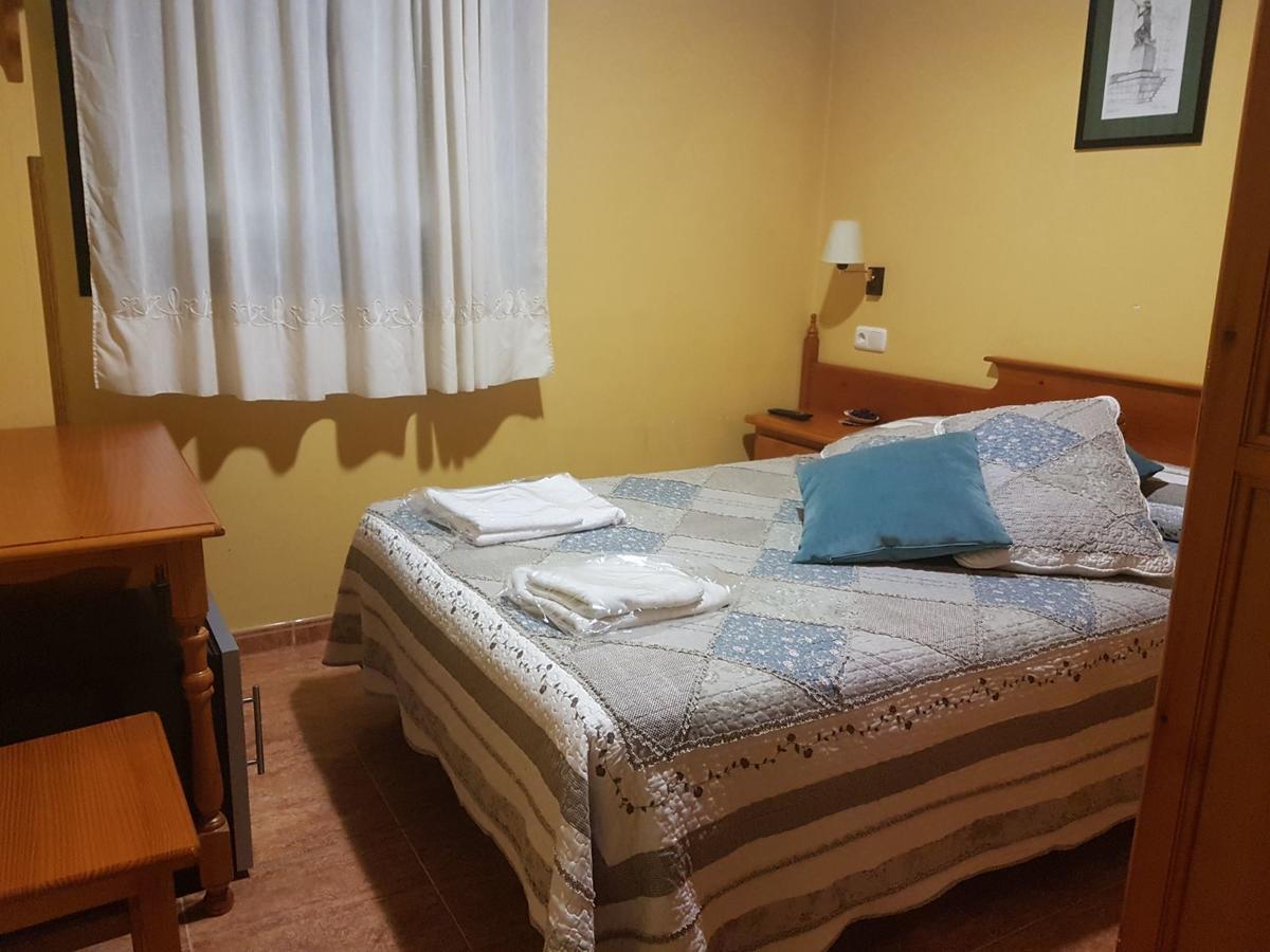 Hostal Los Nogales Кангас дел Нарсеа Екстериор снимка