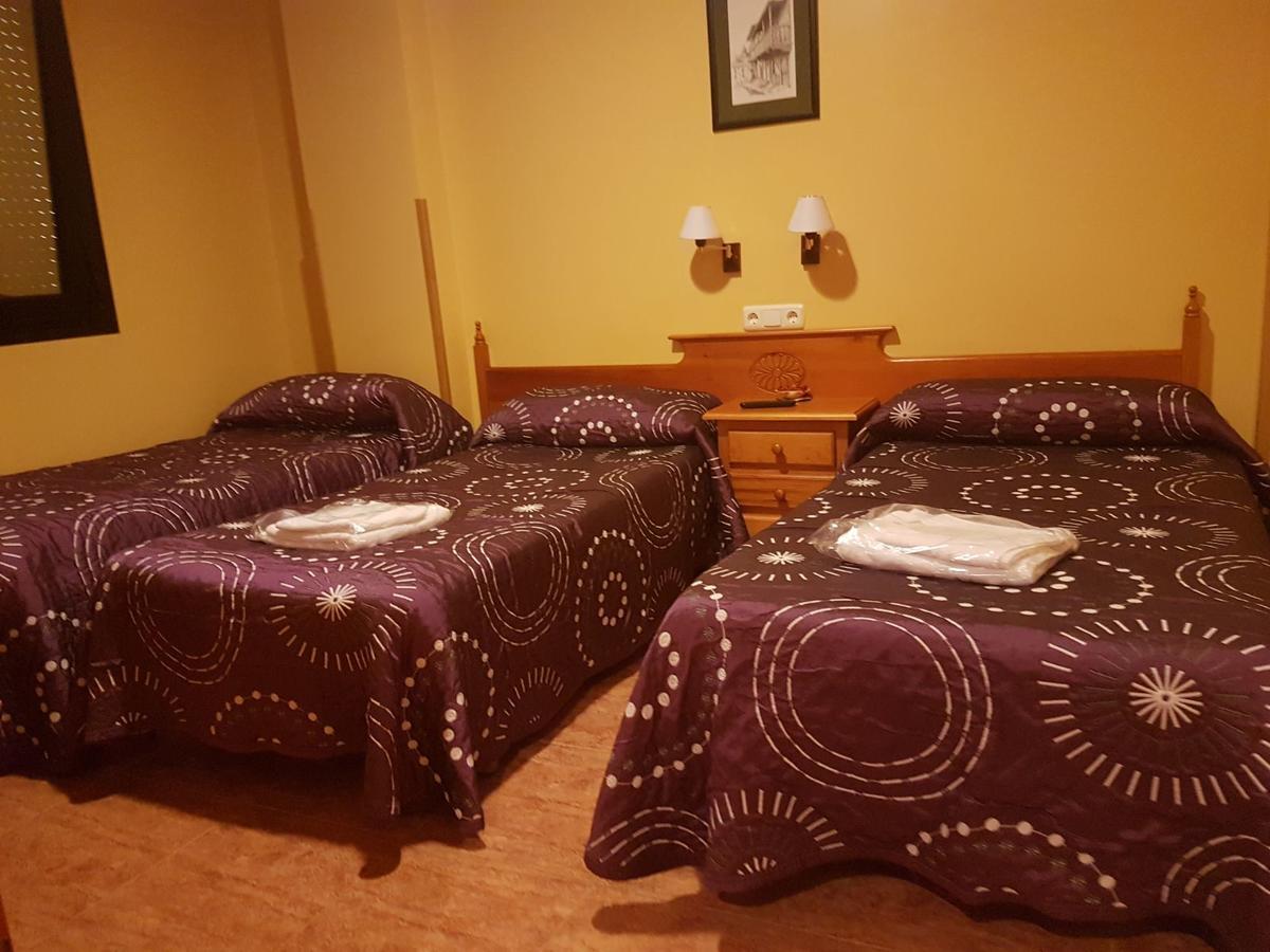 Hostal Los Nogales Кангас дел Нарсеа Екстериор снимка