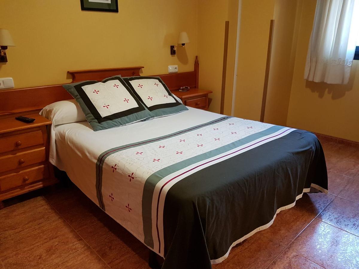Hostal Los Nogales Кангас дел Нарсеа Екстериор снимка