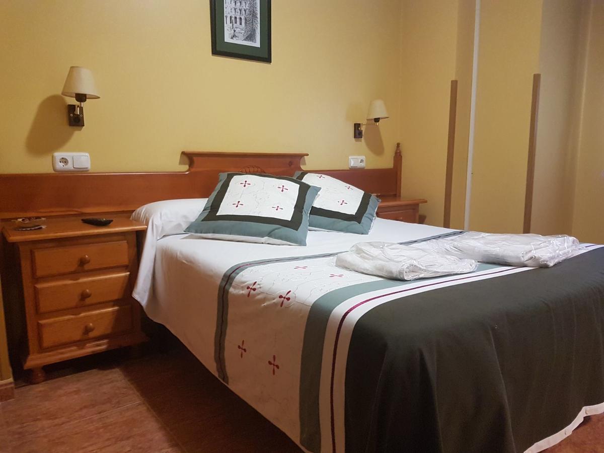 Hostal Los Nogales Кангас дел Нарсеа Екстериор снимка