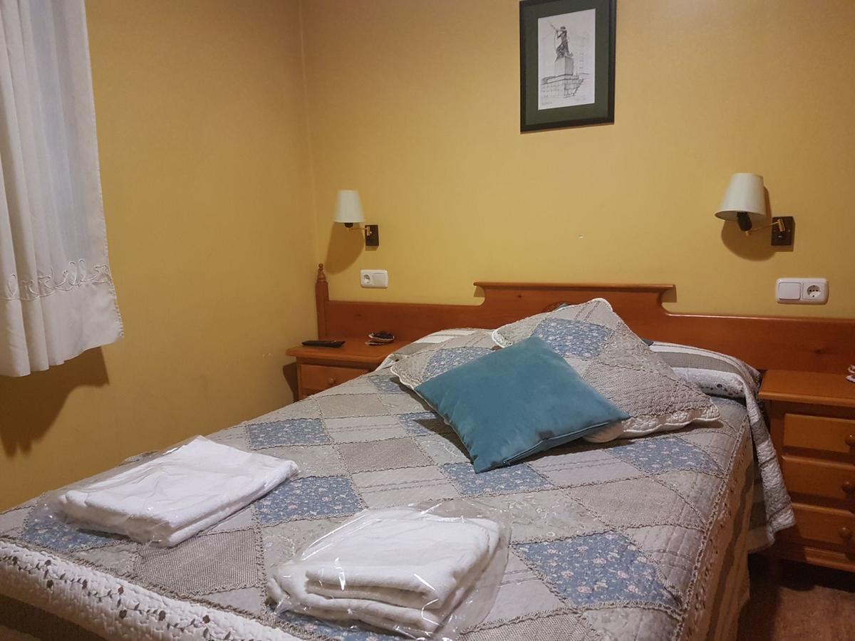 Hostal Los Nogales Кангас дел Нарсеа Екстериор снимка