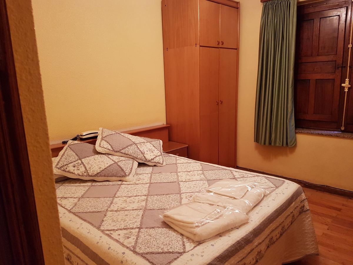 Hostal Los Nogales Кангас дел Нарсеа Екстериор снимка