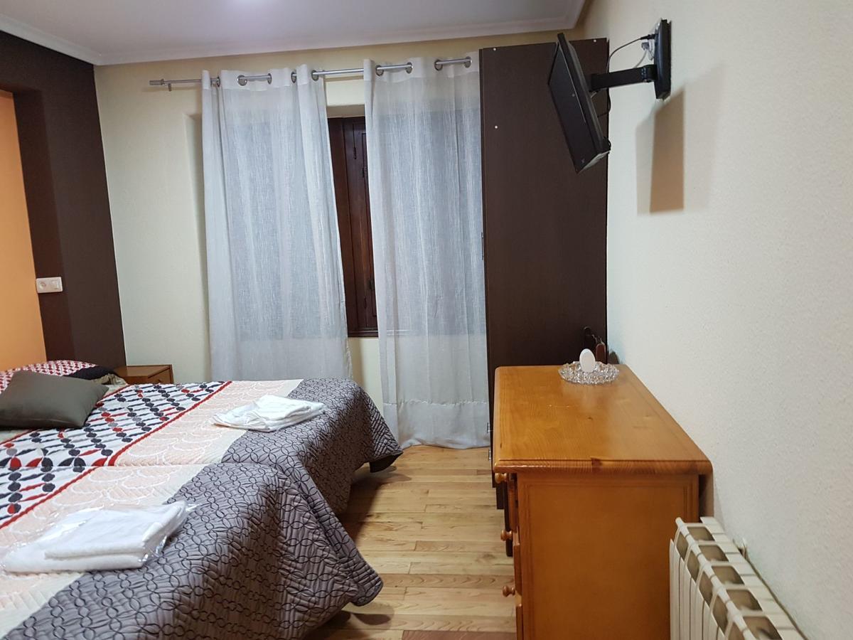 Hostal Los Nogales Кангас дел Нарсеа Екстериор снимка