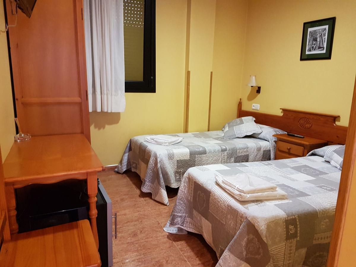 Hostal Los Nogales Кангас дел Нарсеа Екстериор снимка