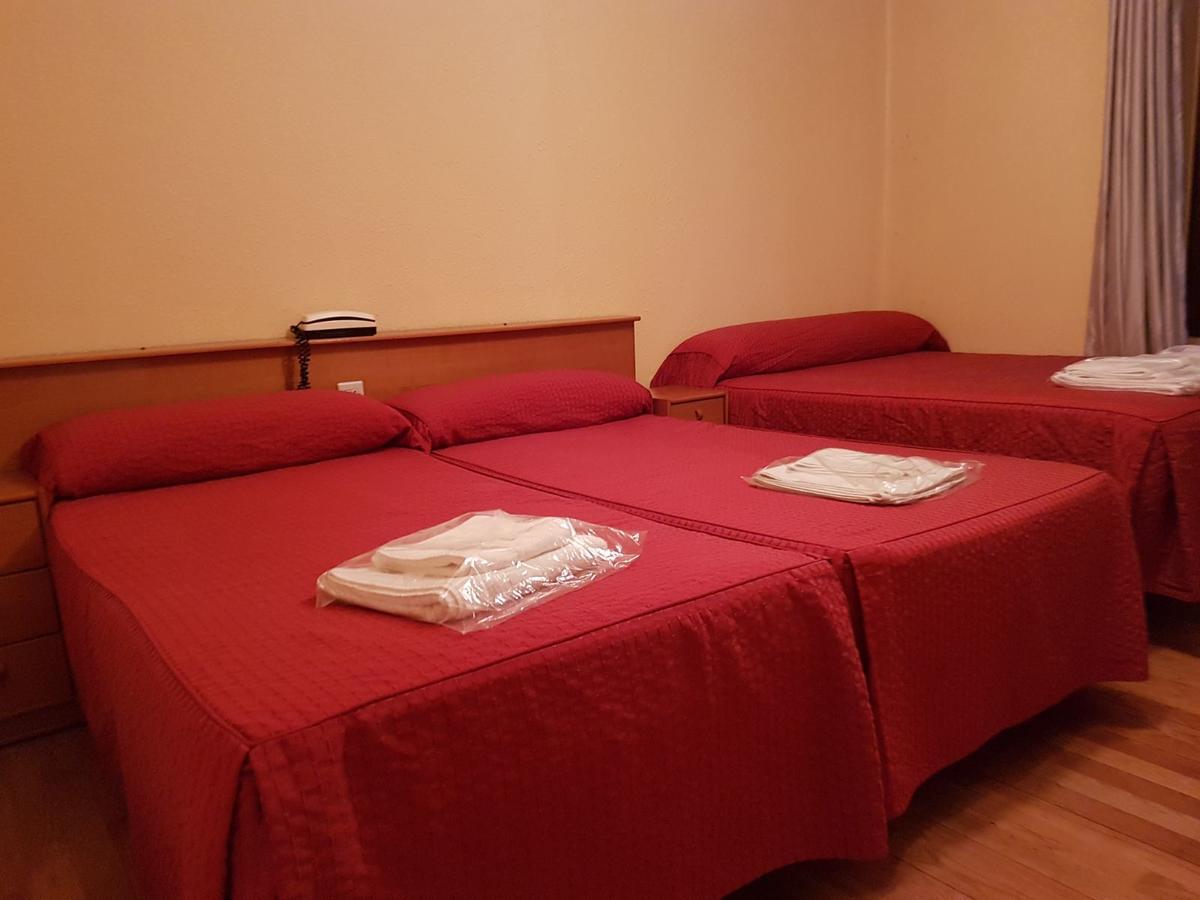 Hostal Los Nogales Кангас дел Нарсеа Екстериор снимка
